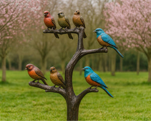 Bronzen vogels op tak