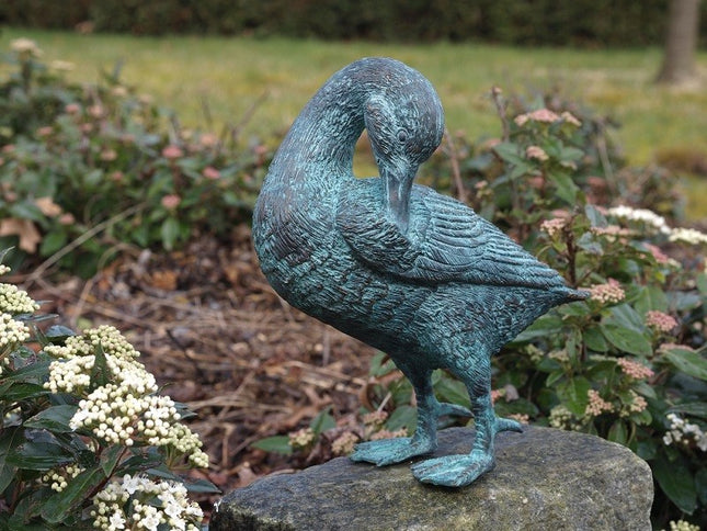 Bronzen beeld Eend reinigt haar vleugel 23x22x21cm