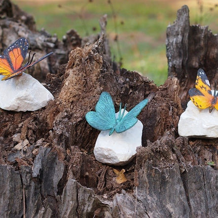 Bronzen beeld Gekleurde vlinder op steen 12x11x11cm