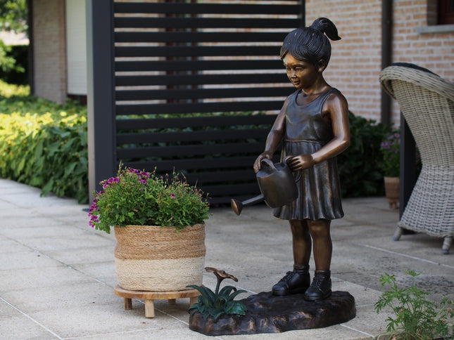 Bronzen beeld Meisje met gieter 95x33x65cm