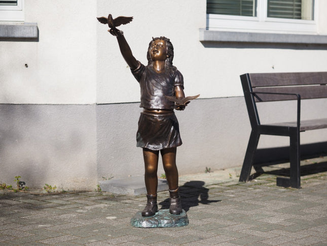 Bronzen beeld Meisje met 2 vogeltjes 111x50x55cm