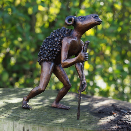 Bronzen beeld Geitman met stok 19x10x13cm