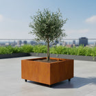 Vierkante cortenstalen plantenbak met wielen 80x80x40 cm