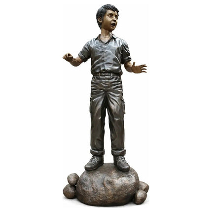 Bronzen Beeld Jongen Op Rots 45x56x138 cm - Doika - Bronzen beeld - Thermobrass - 5410807088111 - B881-1