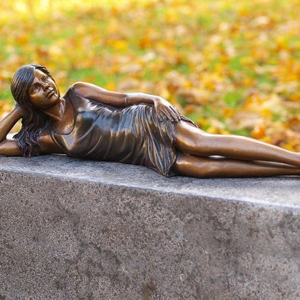 Bronzen beeld Liggend meisje 14x11x55cm - Doika - Bronzen beeld - Doika - 5410807010839 - AN1083BR-B