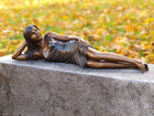 Bronzen beeld Liggend meisje 14x11x55cm - Doika - Bronzen beeld - Doika - 5410807010839 - AN1083BR-B