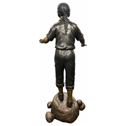 Bronzen Beeld Meisje Op Rots 47x62x135 cm - Doika - Bronzen beeld - Thermobrass - 5410807088128 - B881-2